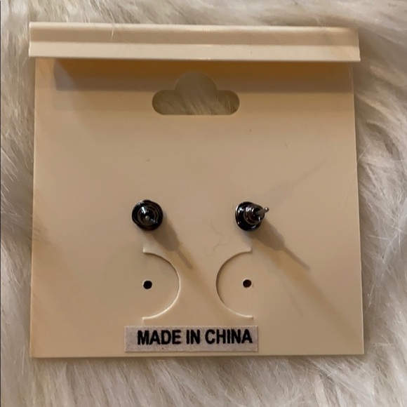 New without tags statement earrings - Picture 2 of 4